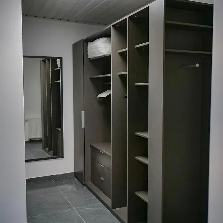 Pfalzzeit Weisenheim am Berg Buitenkant foto